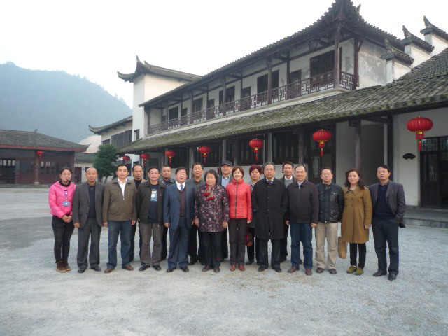 中國文房四寶協(xié)會(huì)會(huì)長郭海棠參觀考察宣紙文化園